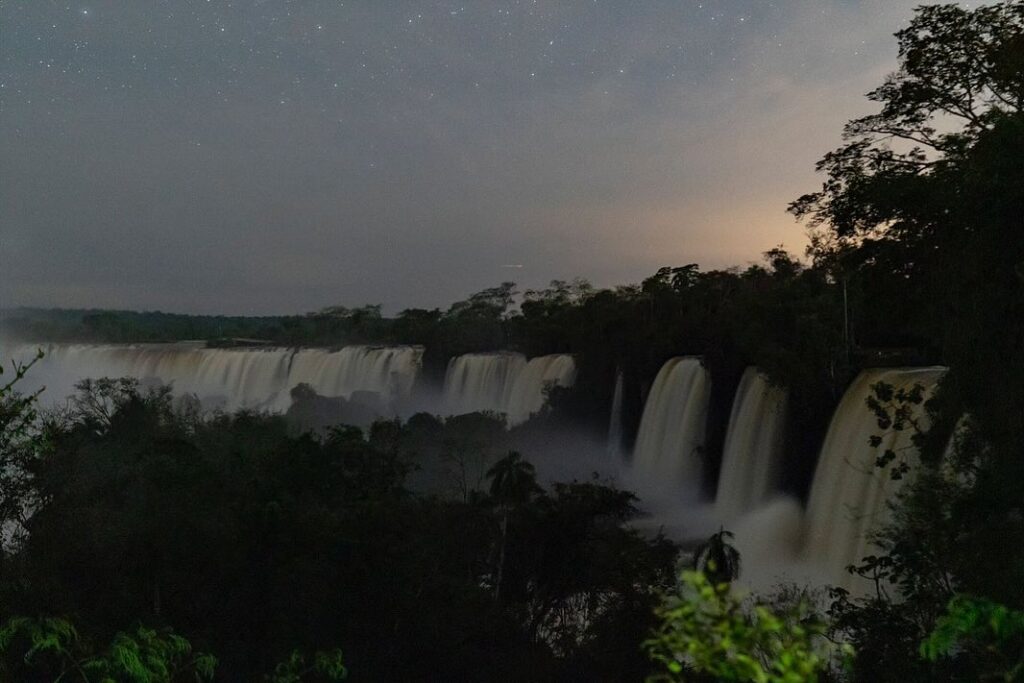 Iguazú Full Moon Escape