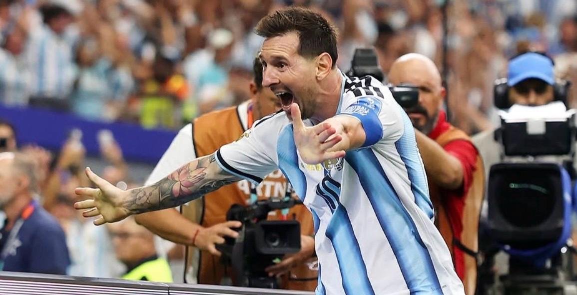 Lionel Messi festejando un gol con la Selección Argentina - Paquetes para Miami 2026 Sol Experiences.